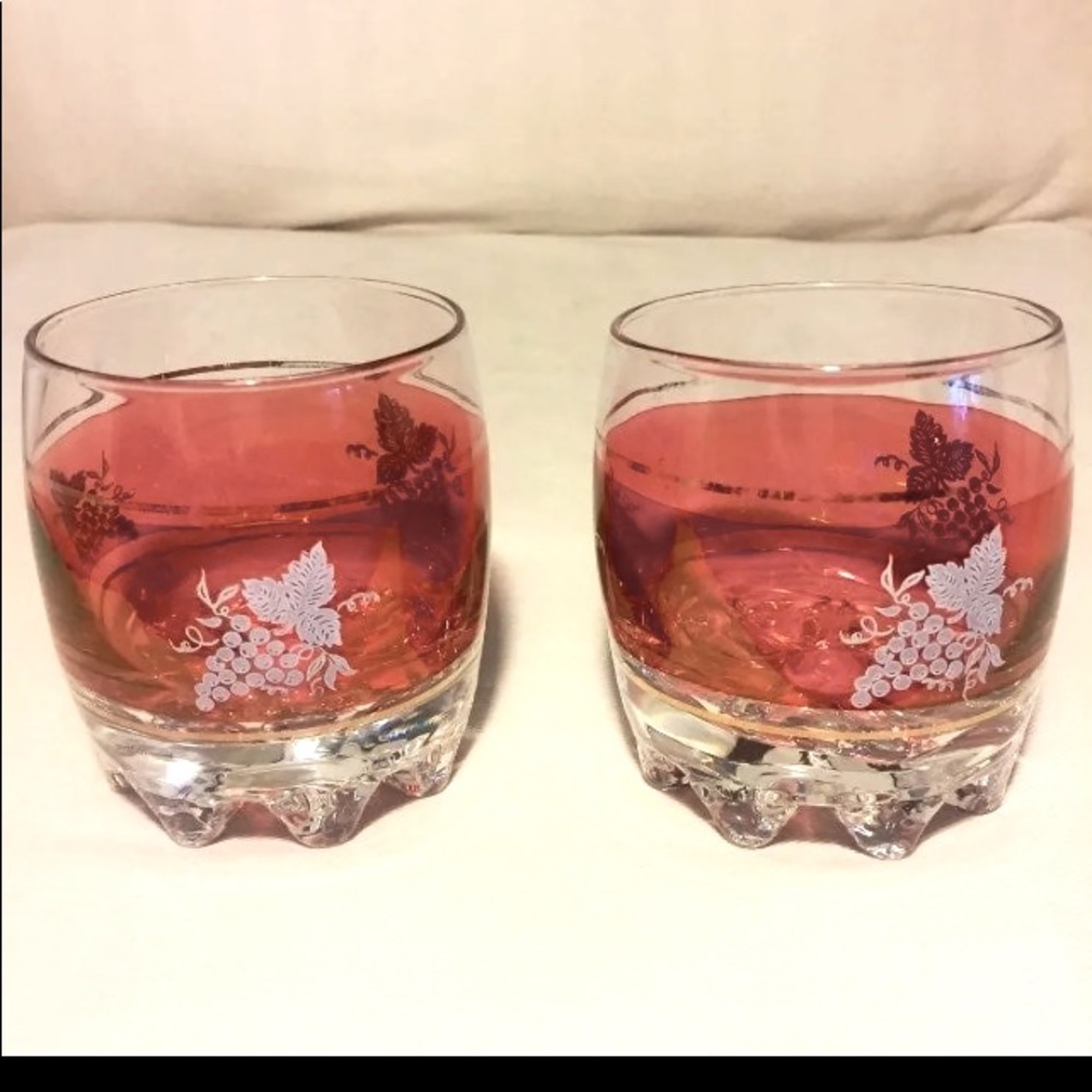 Mid century set of 2 vintage gold rim Red grape motif heavy 3.5” rocks glasses